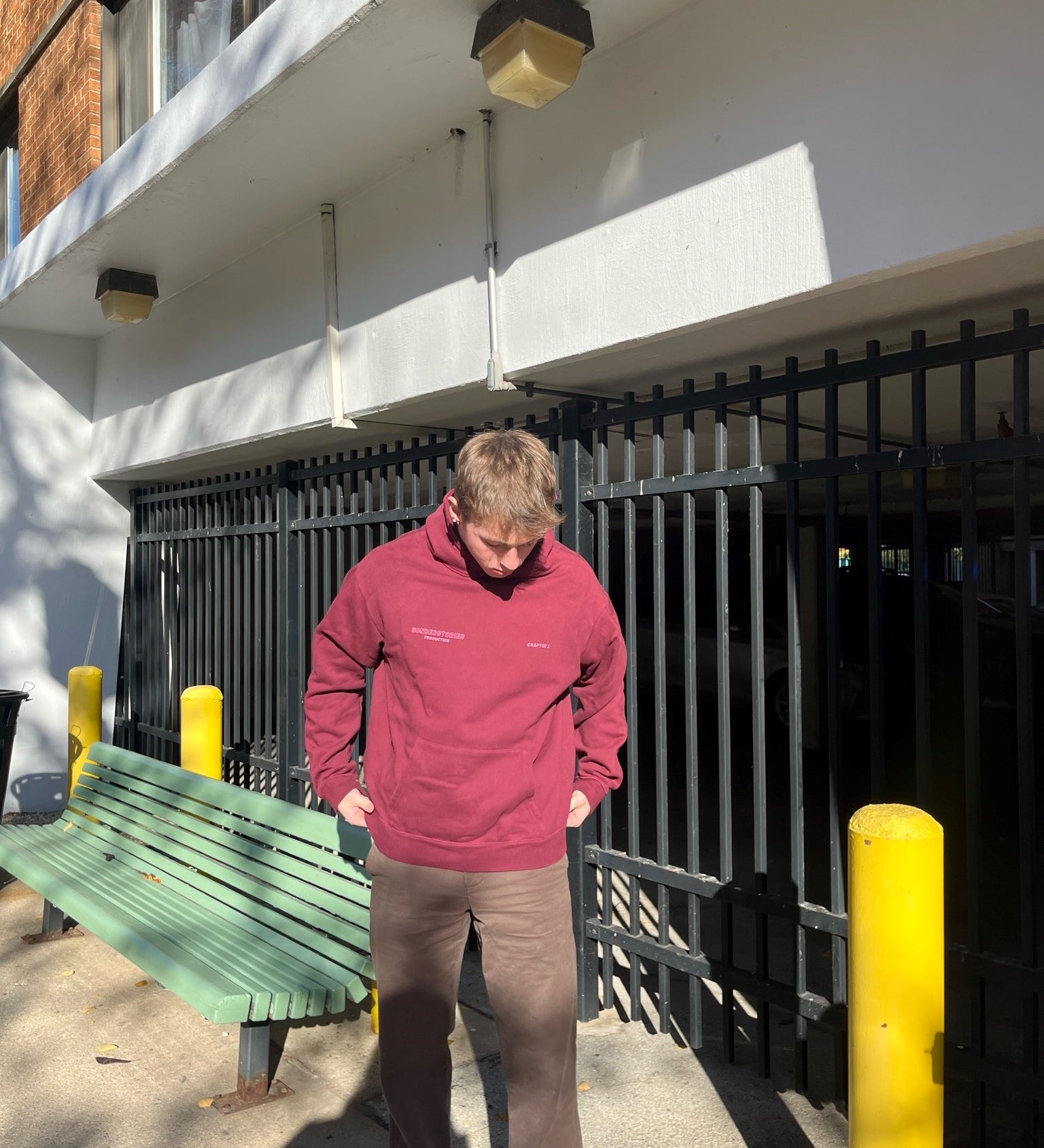 Modelo con Sudadera Priority Gundy Sonderstories I