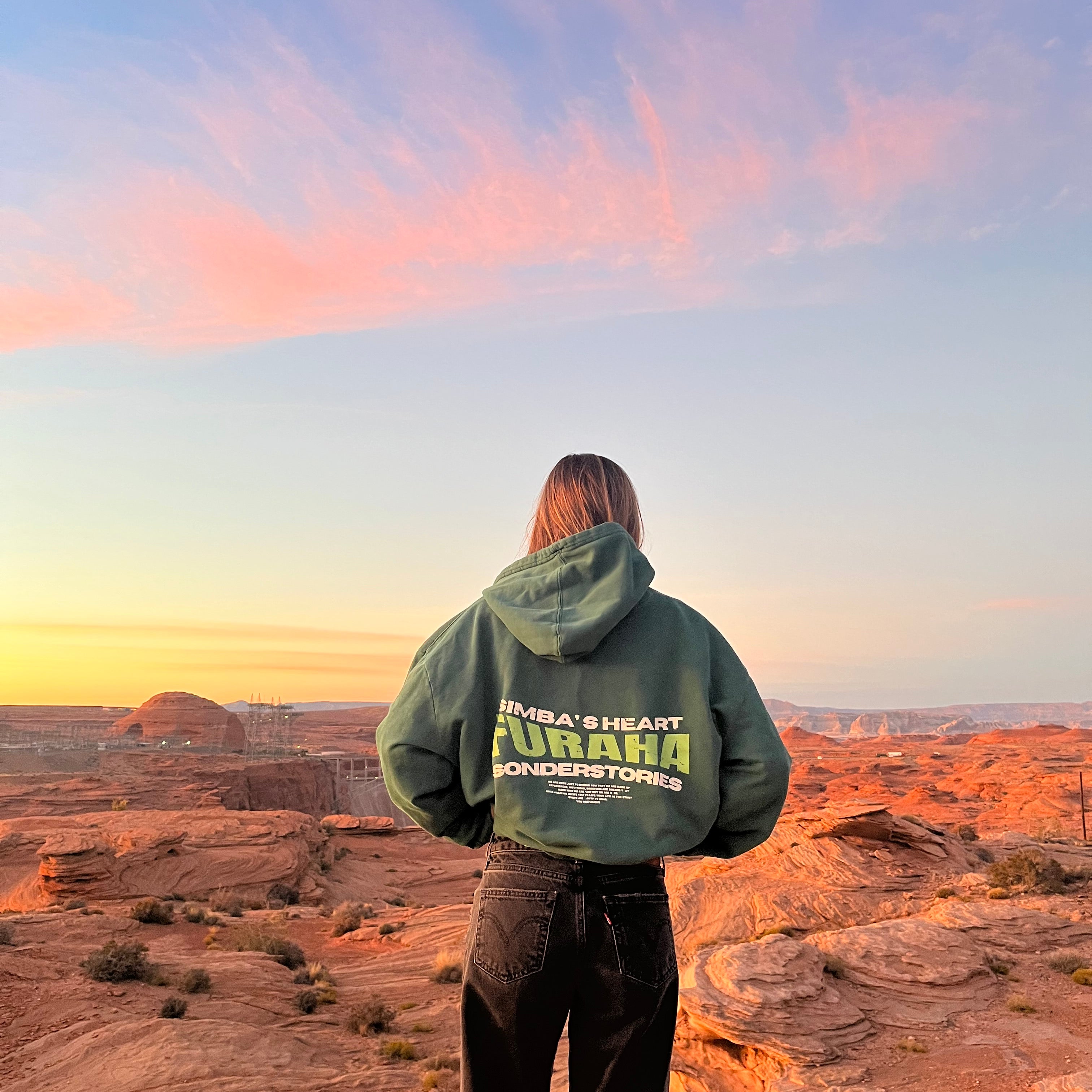 Modelo con Sudadera Tanzania Sonderstories I